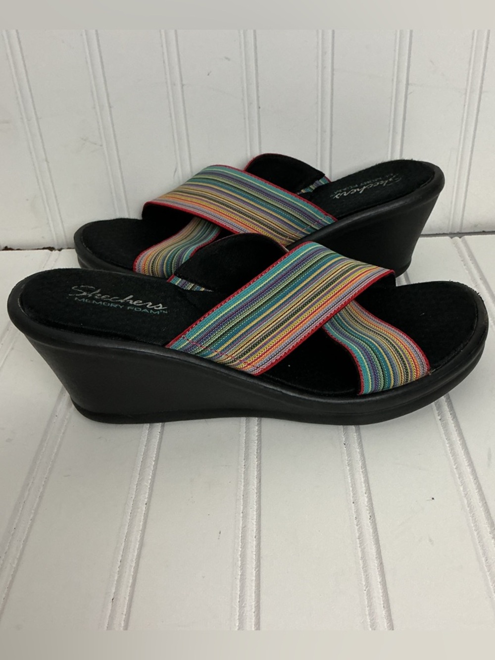 Skechers Women’s Size 8 Memory Foam Stretch Woven Rainbow Platform Sandals 38473